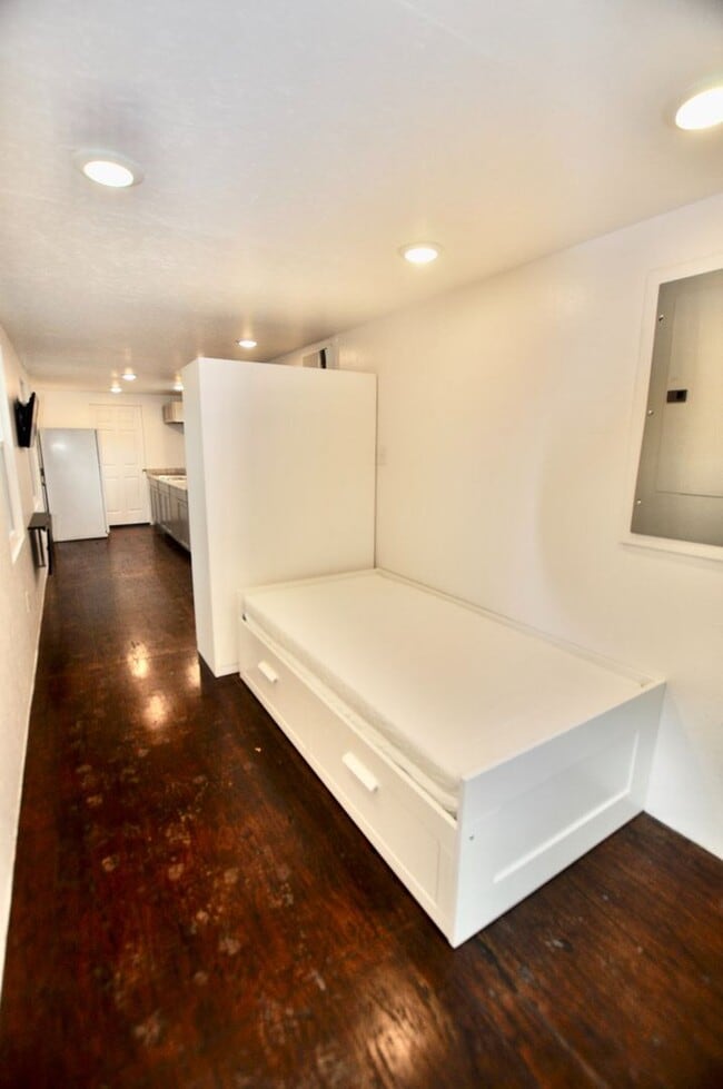 Building Photo - FOR LEASE! 1 BR - 1 BA - 325 sf - Container Home. All Utilities (Electricity, Water, Sewer & Garb...