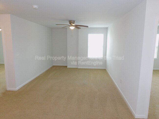 Building Photo - 390 Spaulding St