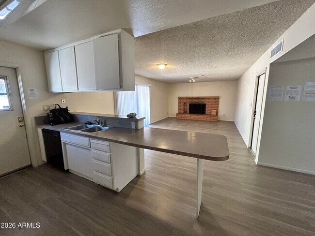 Building Photo - 5309 S River Dr