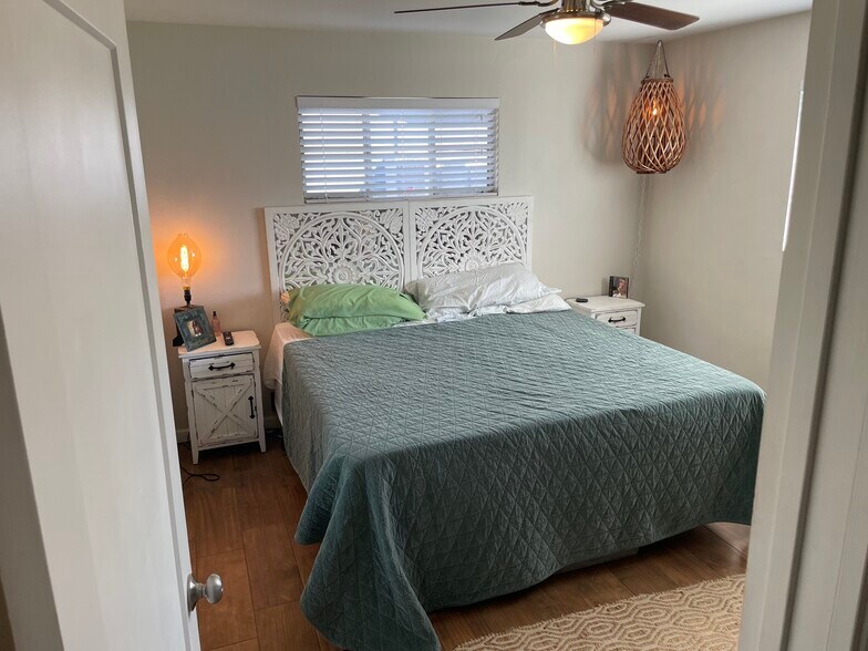 Master Bedroom - 911 E San Juan Ave