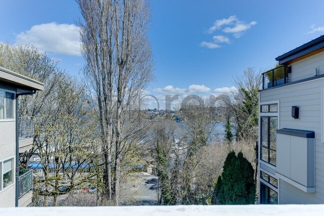 Building Photo - 2038 8th Ave N