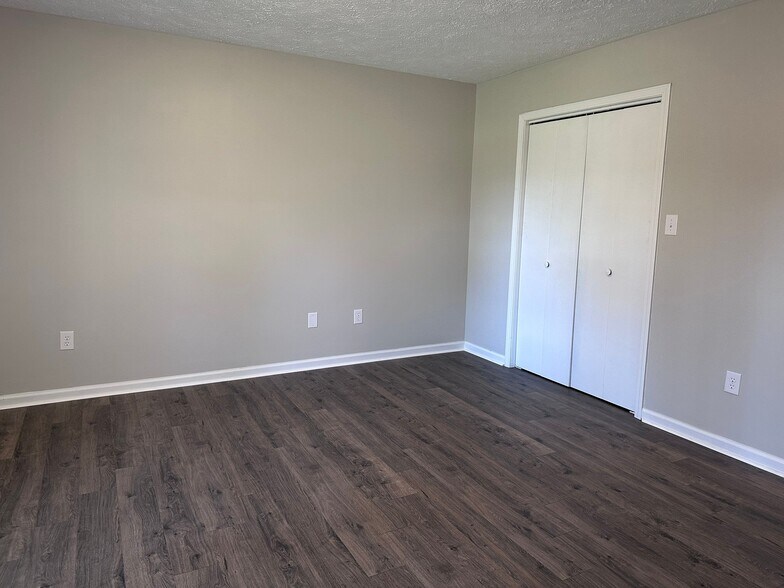 Building Photo - 378 W University Pky