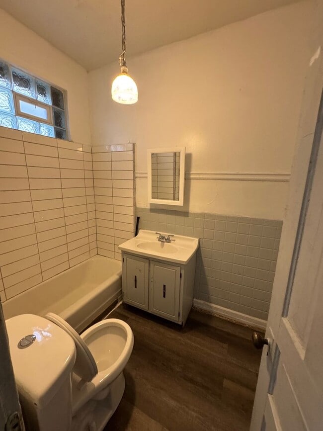 Building Photo - Burnham