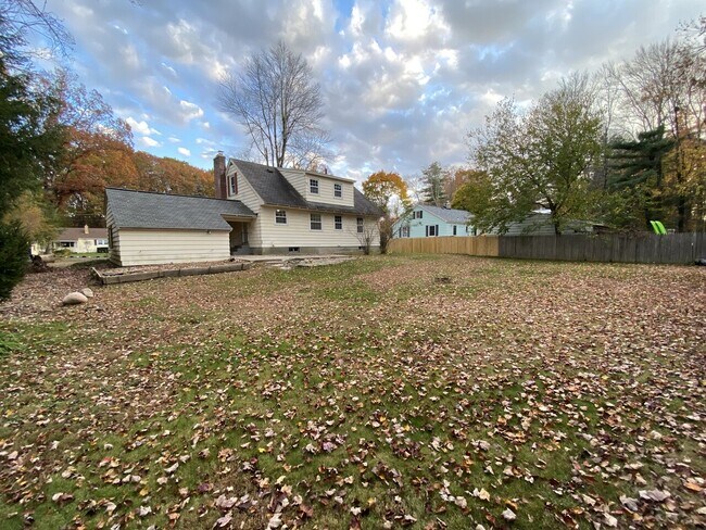 Building Photo - 13 Ellen Lane