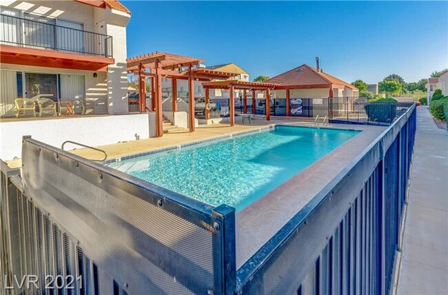 Building Photo - Charming Ground-Level 1-Bedroom Condo in P...