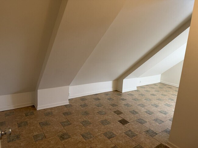 Building Photo - 1645-1647 N Astor St