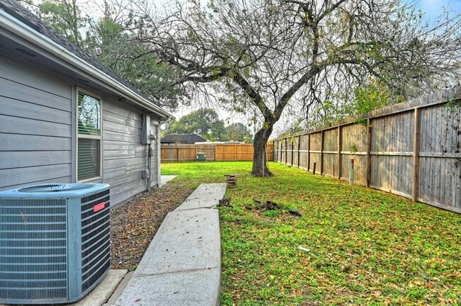 Building Photo - 5103 Temple Bell Dr
