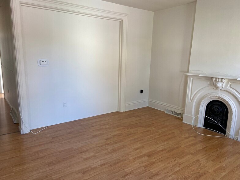 Building Photo - 1300 6th Ave