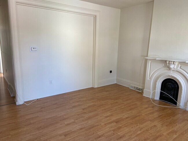 Building Photo - 1300 6th Ave