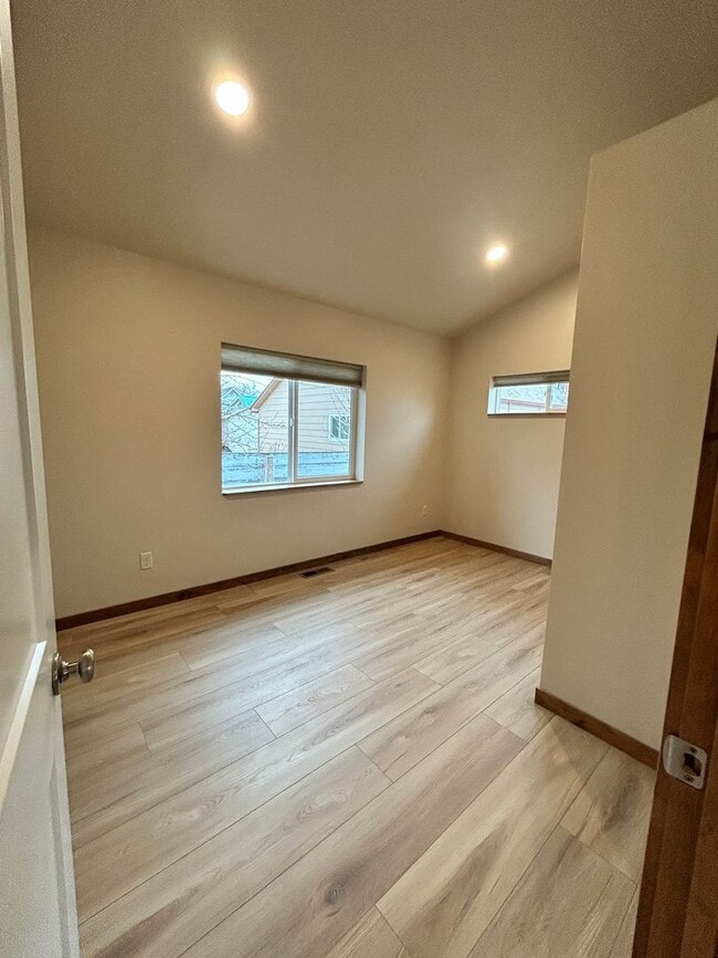 Building Photo - Brand New, Energy Efficient, 2 Bed, 1 Bath Home in Hamilton