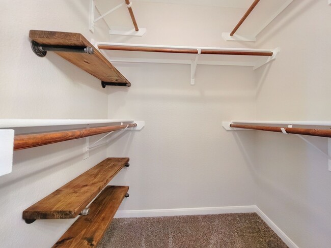 Building Photo - Beautiful Single Family - 4/BR 2.5/BA