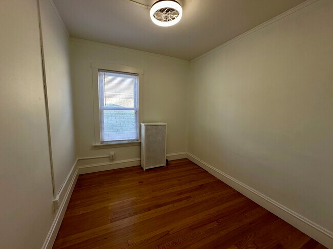 Building Photo - 5058 W Carmen Ave
