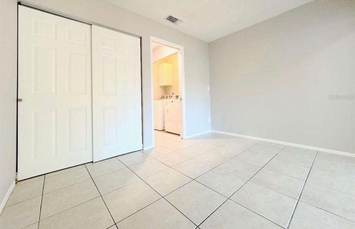 Building Photo - 7135 Parkside Villas Dr N