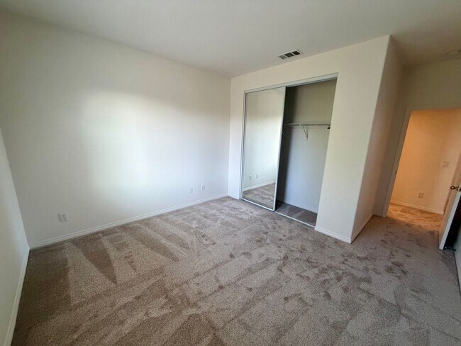 Building Photo - Beautiful 4bd 2.5ba  Murrieta Home with large yard!