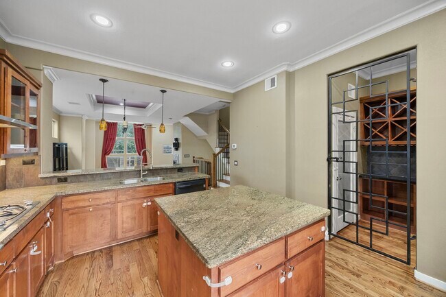 Building Photo - 510 Jackson Hill St