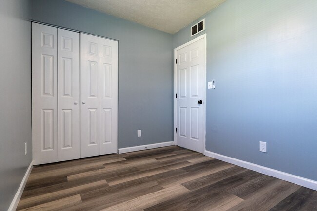 Building Photo - Beautifully Updated 3BR Home with Fenced Yard & Covered Porch