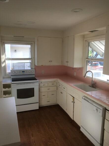 Building Photo - 500 Fortuna Ave