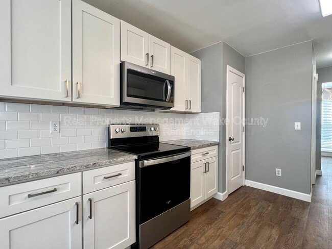 Building Photo - 213 Piney Woods Ln