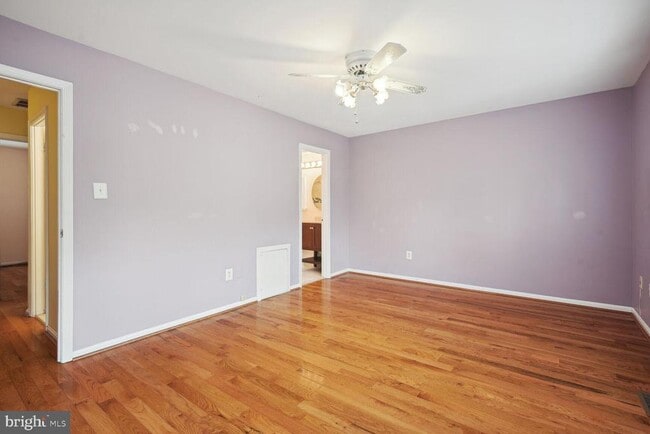 Building Photo - 3010 Mozart Dr