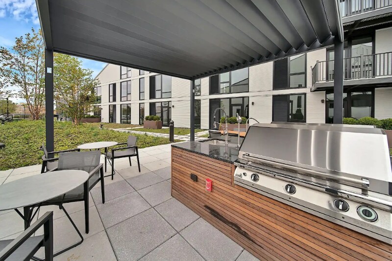 Building Photo - 2131 N Elston Ave