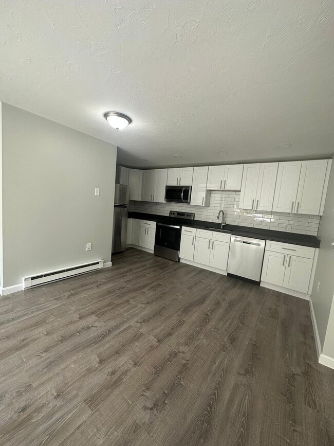 Building Photo - 435 Sunderland Rd