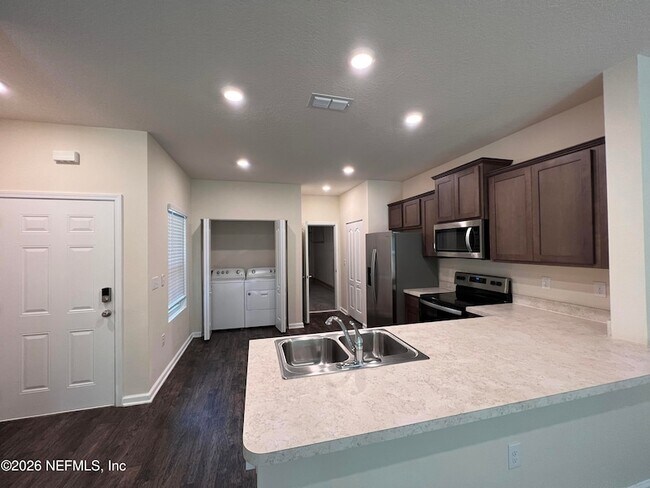Building Photo - 266 Aralia Ln