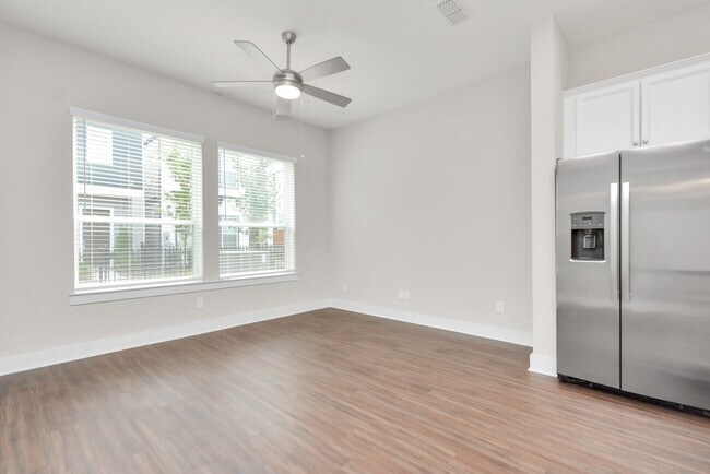Building Photo - 721 Strawberry Pines Ct