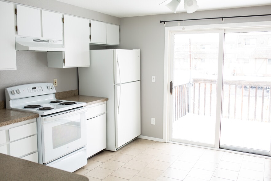 Kitchen - 3595 S King St