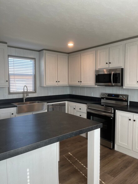 Building Photo - 5507 Racetrack Ln