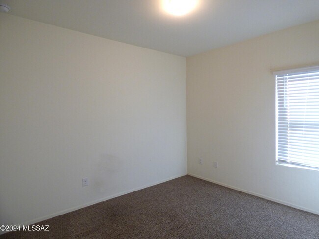 Building Photo - 10208 N Crooked Peak Trail