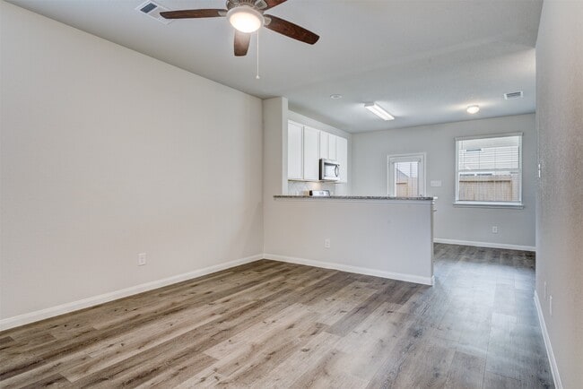 Building Photo - 5011 Blue Jacaranda Wy