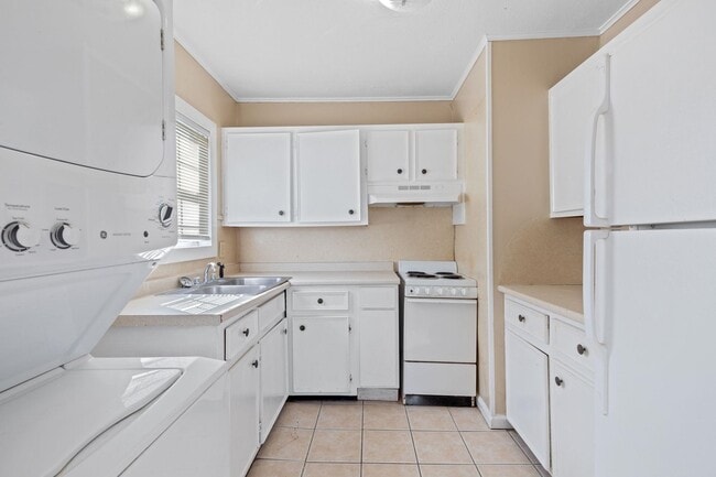 Building Photo - 420 Moss St