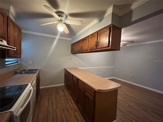 Building Photo - 2811 SW Archer Rd