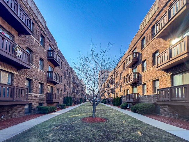 Building Photo - 3024 N Halsted St