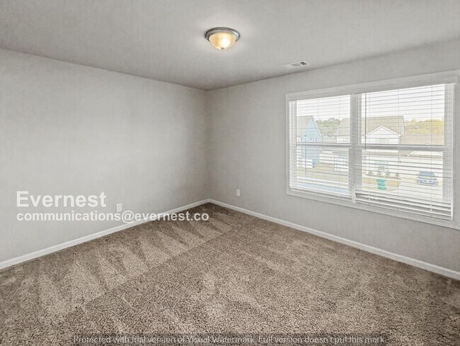 Building Photo - 4 Bed/2.5 Bath Home with Garage / Pet-Friendly / Available Now!