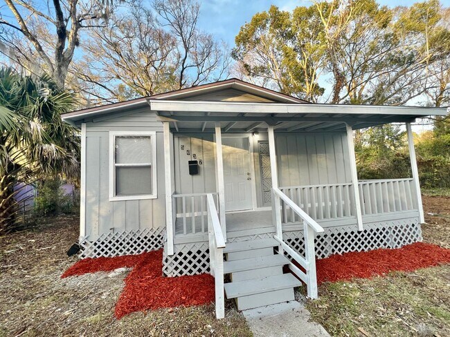 Primary Photo - Newly Remodeled 3/2