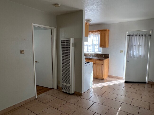 Building Photo - 706 Triana Pl