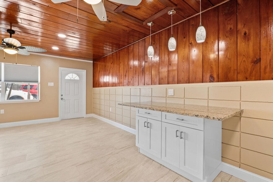 Building Photo - 329 Lee Ave