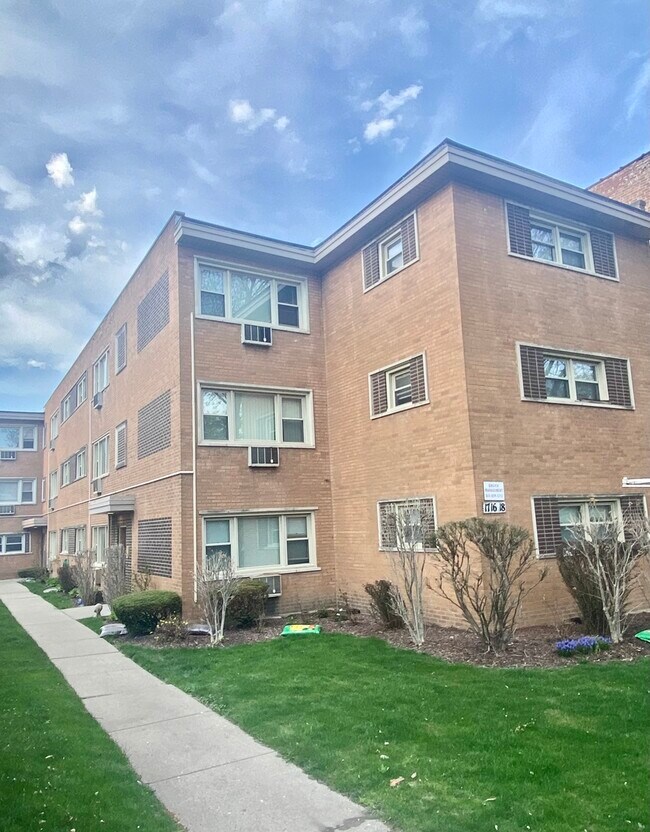 Primary Photo - 1718 W Greenleaf Ave