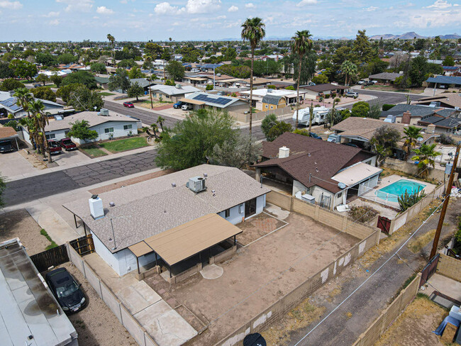 Building Photo - 3bed/1.5bath House at 35th Ave. & Cactus! ...