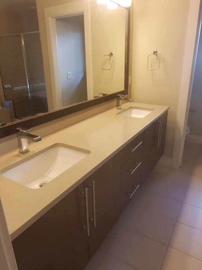 Building Photo - Spacious, Modern Living full of luxurious details!