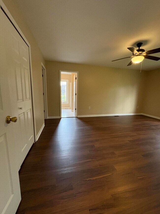 Building Photo - 37403 Stonegate Cir