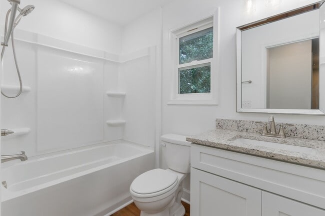 Building Photo - Pre-Leasing for the 26-27 School Year! Unbeatable Location