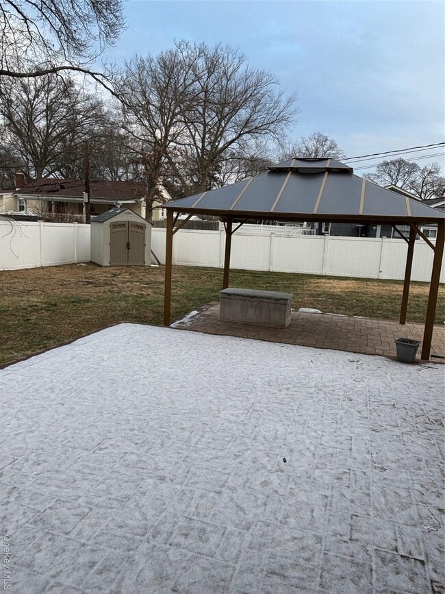 Building Photo - 23 W Court Dr