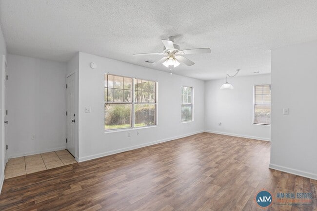 Building Photo - Immaculate 2-Bedroom Ground-Floor Villa in...