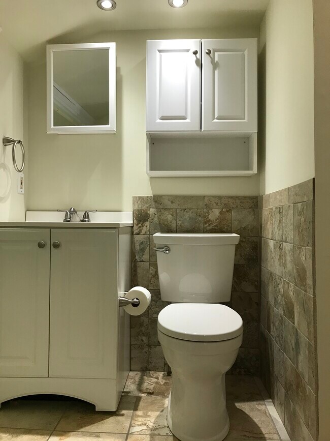 bathroom - 49 School St