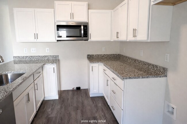 Building Photo - Three bedroom, 2.5 bath townhome in Whitsett