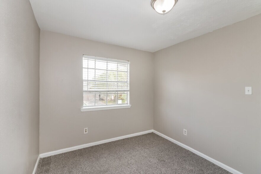 Building Photo - 16202 Samoa Way