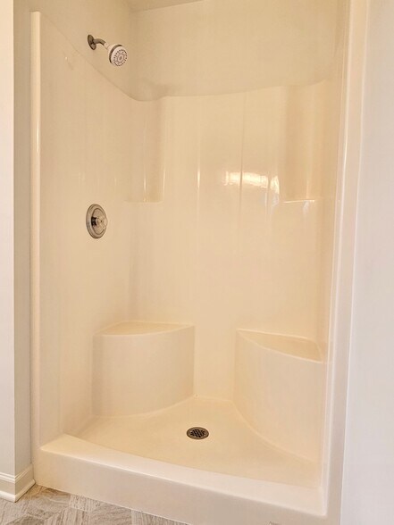 Building Photo - 107 Acorn Ln