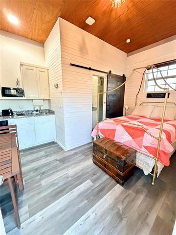 Building Photo - 925 Honeysuckle Ln